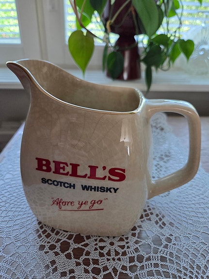 Vanha Bell's Scotch Whisky-kannu