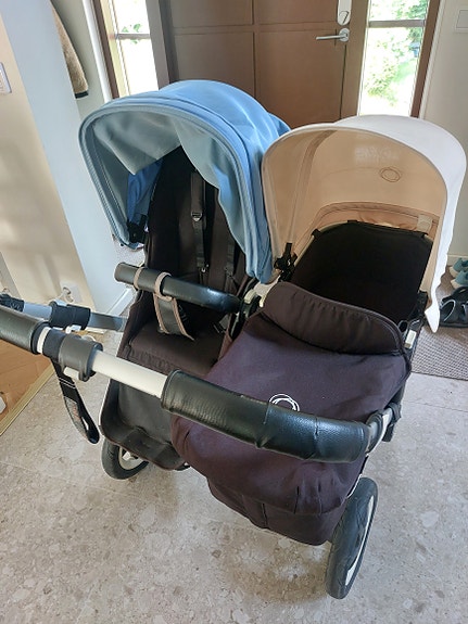 Bugaboo donkey duo rattaat lisävarusteilla.