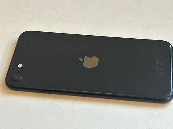 ALE iPhone SE 2 64GB black - TAKUU 12 kk