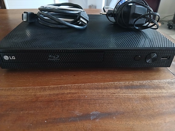 LG BP120 Blu-ray/DVD-soitin HDMI