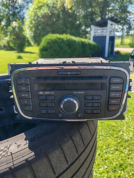 Ford Audio Systems FDD200 autosoitin CD-radio