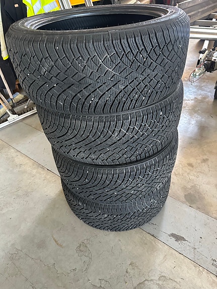 Nokian Hakkapeliitta R5 245/45/19
