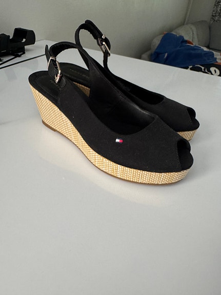 Tommy Hilfiger kiilakorkosandaalit koko 39