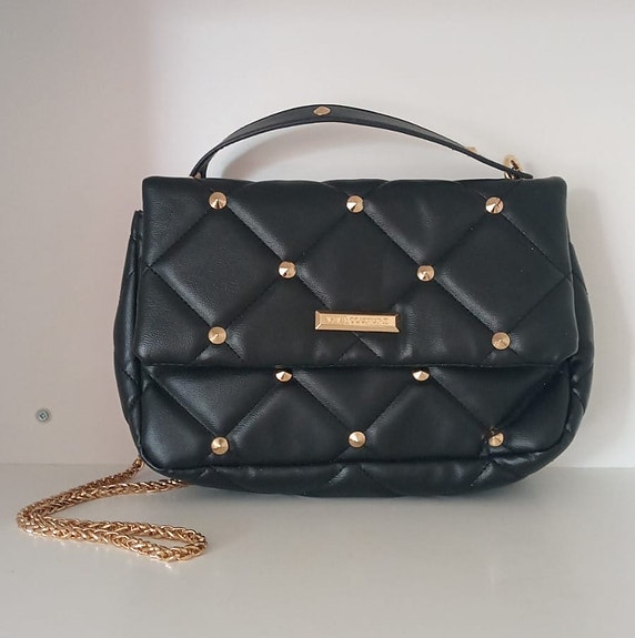 Tikattu musta niittinen Viva Couture käsilaukku
