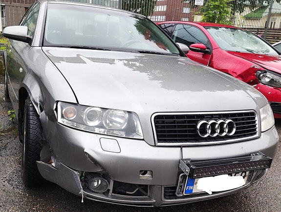 Audi A4 2004 dieseli varaosiksi tai peltoautoksi tai lait