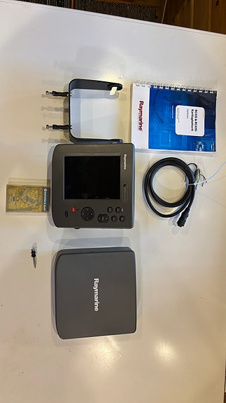Raymarine RC435i plotteri