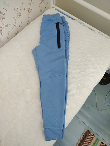 Käyttämättömät nike housut