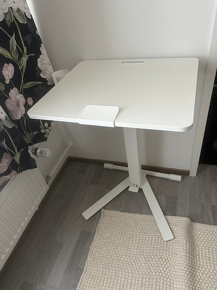IKEA työpöytä kannettavalle tietokoneelle