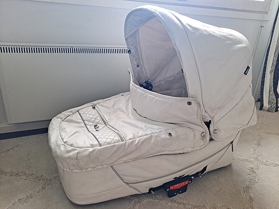 Emmaljunga White Leatherette vaunukoppa