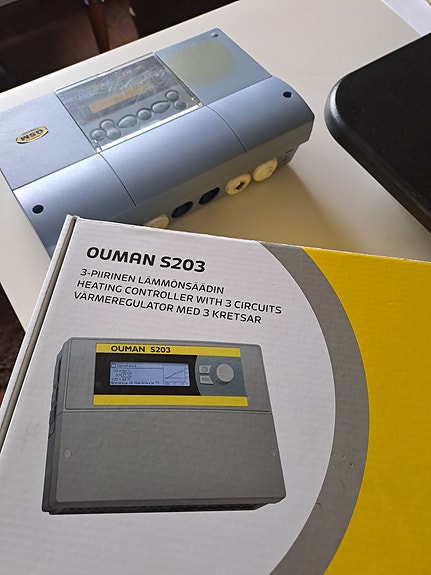 Ouman EH-203 lämmönsäädin / lämmönsäädinpaneeli