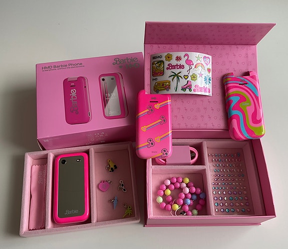 HMD Barbie simpukkapuhelin