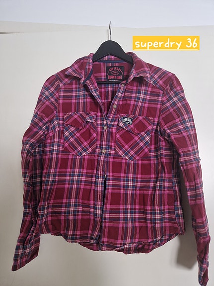 Naisten Superdry vaatteita