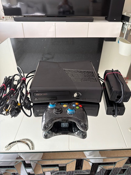 Microsoft Xbox 360 pelikonsoli musta