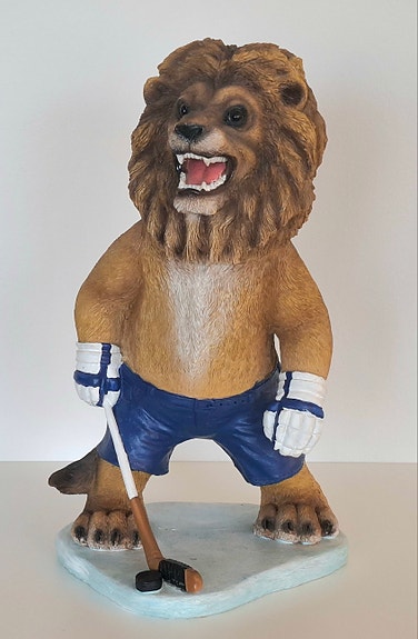 Iso jääkiekko Suomi leijona patsas