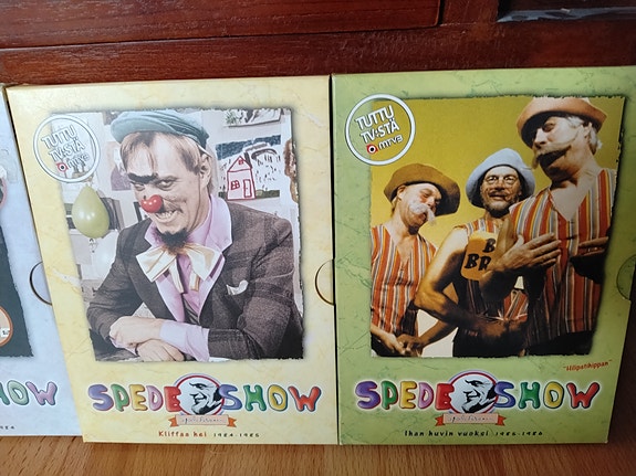 4kpl Spede Show DVD-boksit