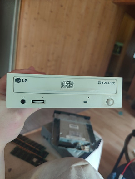 LG GCE-8525B CD-RW-asema IDE 52x