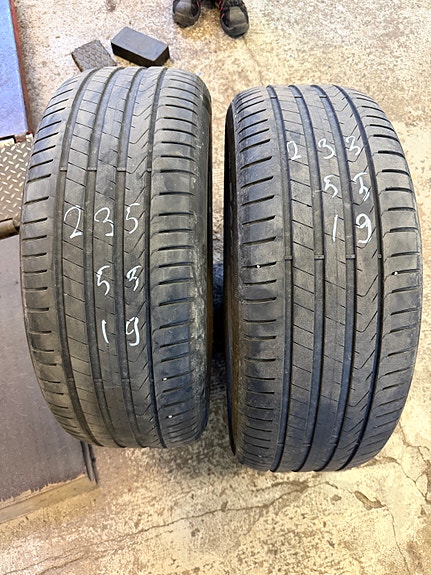 2kpl käytetty 235/55R19 Pirelli kesärengas