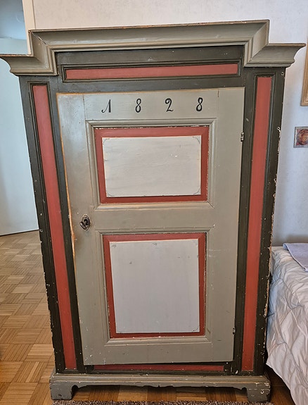 Vanha talonpoikaiskaappi kaappi