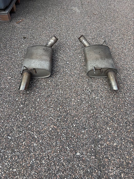Ford Mustang pakoputken vaimentimet (2 kpl)