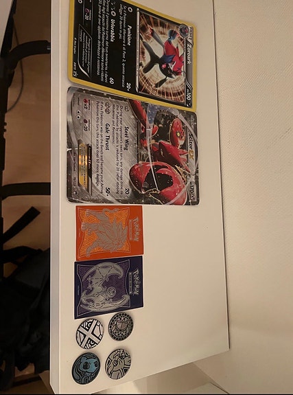Pokemon keräilykortit, sleevet ja kolikot