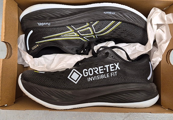 Asics Gel Cumulus 26 GTX lenkkarit