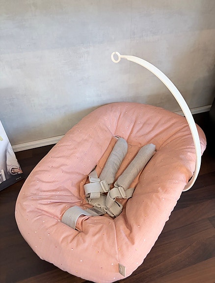 Stokke Tripp Trapp newborn set lelukaarella