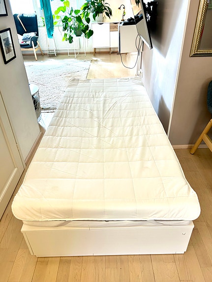 Valkoinen sänky säilytyslaatikoilla 90x200 + patjat