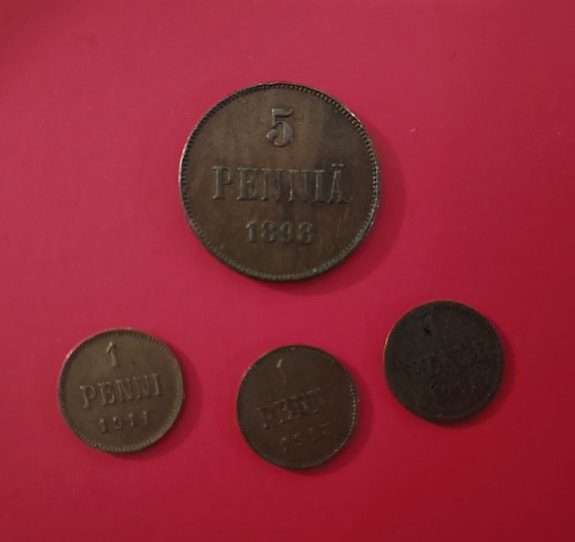 Vanhoja pennin kolikoita