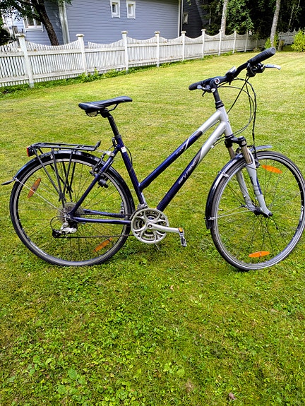 Naisten hybridipyörä 28" runkokoko M