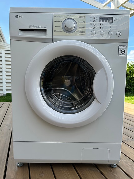 LG edestä täytettävä pesukone 7 kg
