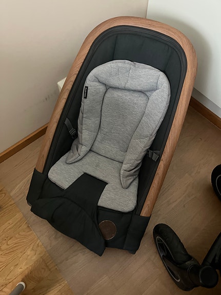 Maxi cosi sitteri-keinu harmaa-musta