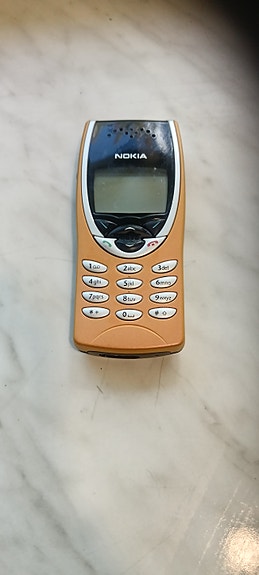 Nokia matkapuhelin 8210