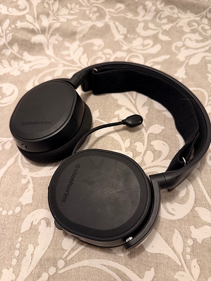 Steelseries pelikuulokkeet musta