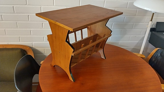 Pieni vintage teak apupöytä / lehtiteline