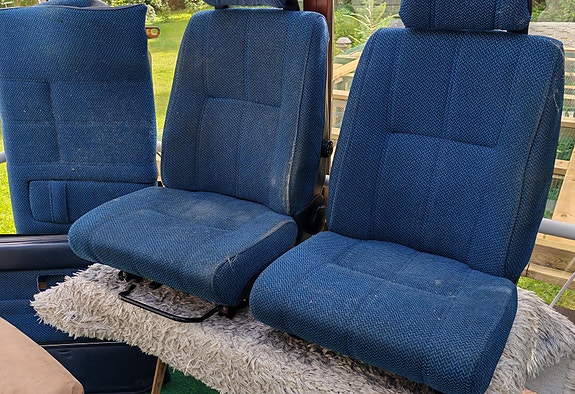 Volvo 240 244 siniset penkit ja ovipahvit
