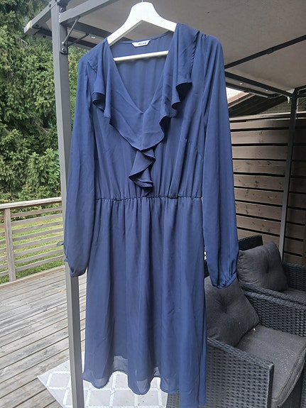 Sininen  juhlamekko