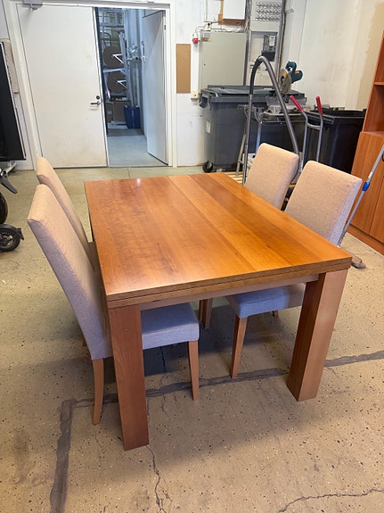 BoConcept pöytä+4 tuolia