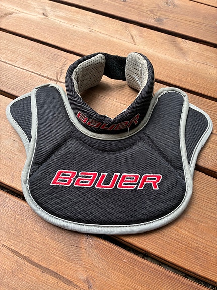 Bauer maalivahdin jääkiekkokaulasuoja junior 26–31 cm