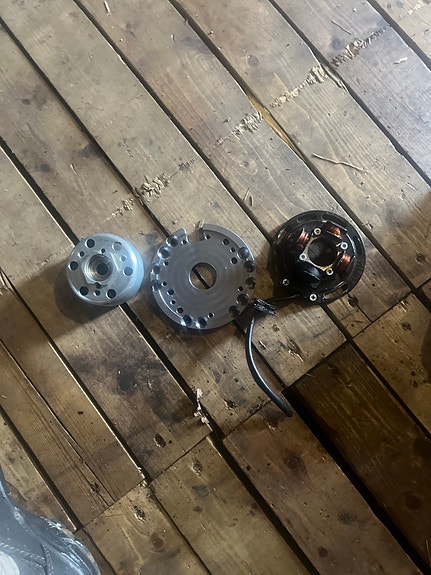 Käyttämättömät HPI 2-Ten kisasähköt valoilla (Husqvarna 125cc)