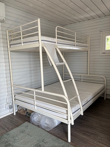 IKEA kerrossänky Tromsö, metallirunkoinen valkoinen