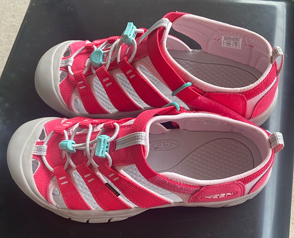 Keen sandaalit koko 39,5 punainen