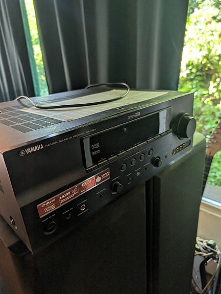 Yamaha RX-V661 AV-vahvistin musta