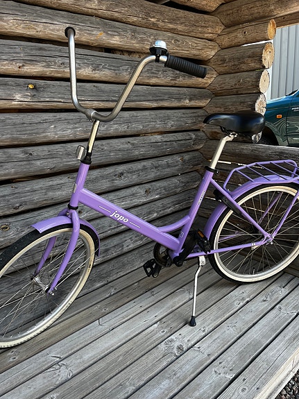 Hyväkuntoinen jopo ja nastarengas