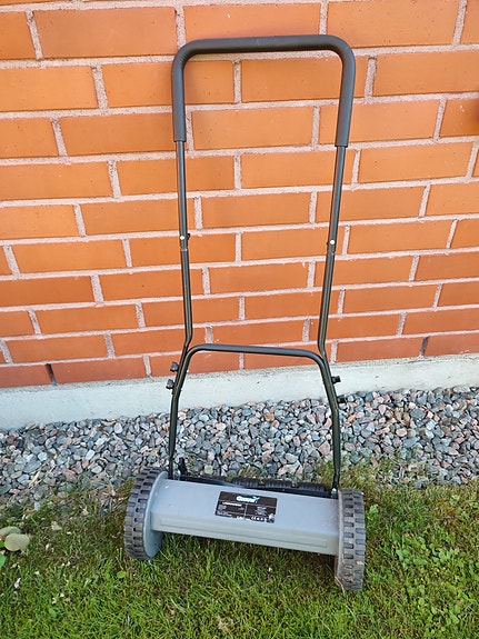 Työnnettävä ruohonleikkuri
