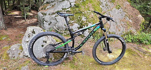 Kona täysjousto maastopyörä 27.5 L 140/130m unisex