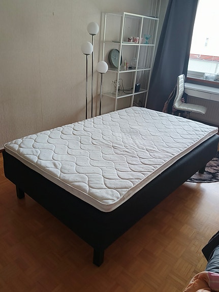 Jämäkkä runkopatja sänky!