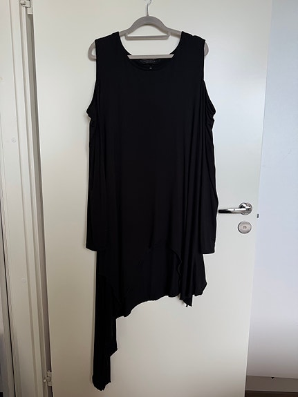 Killstar musta epäsymmetrinen mekko / tunikamekko 4XL