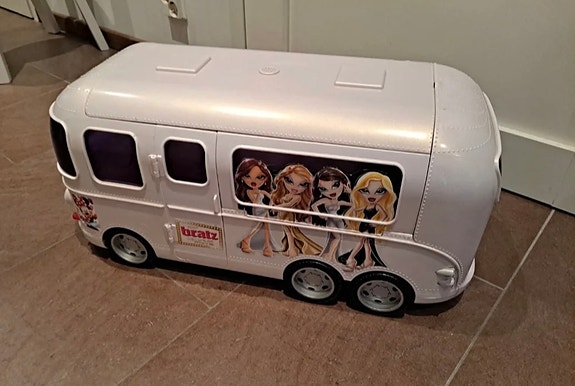 Bratz Movie Bus leluauto