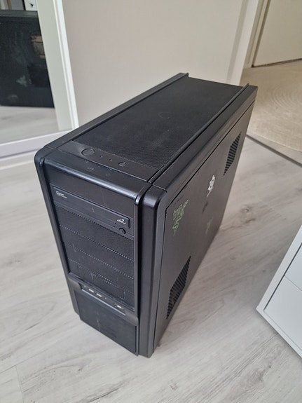 Pelikone i5 3570k/Radeon HD7950/16GB RAM