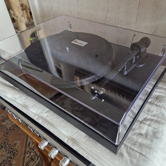 Pro-Ject Debut III  levysoitin.